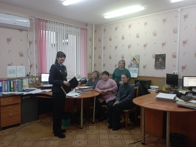 В преддверии дня Конституции Республики Беларусь, заместитель начальника отдела принудительного исполнения Слуцкого района Ольга Лосик провела лекцию-семинар в ОАО &quot;Весейский покров&quot;
