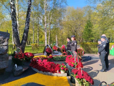 Возложение цветов к памятнику «Ахвярам Чарнобыля»