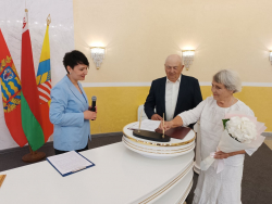 В загсе Солигорского райисполкома зарегистрировали Бриллиантовую свадьбу