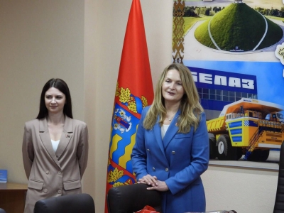 В канун Нового года в главном управлении юстиции руководство поздравило коллектив главного управления и его структурных подразделений.