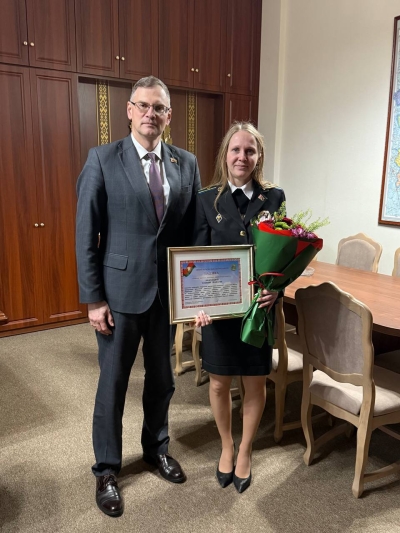 Заместитель начальника управления принудительного исполнения -  начальник отдела принудительного исполнения управления принудительного исполнения главного управления юстиции Миноблисполкома Татьяна Андронова получила Благодарность председателя Минско
