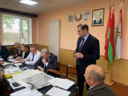 Александр Бачило провел выездной прием граждан в д. Белино Борисовского района Минской области