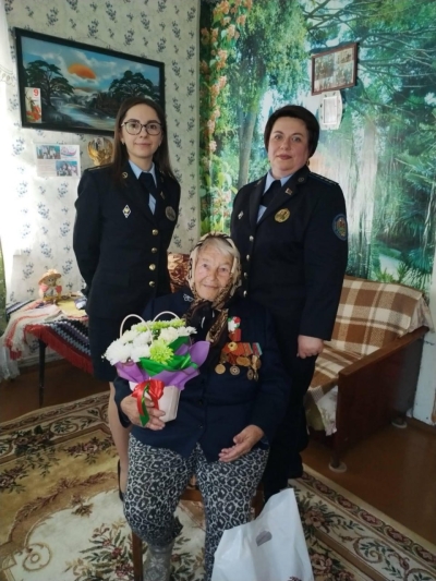 Сотрудники ОПИ Любанского района совместно с нотариусами Любанского района посетили участника Великой Отечественной войны Валентину Афанасьевну Костюковец, 09.05.1930 года рождения, проживающую в аг. Таль Любанского района.