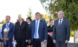 Начальник главного управления юстиции Александр Бачило поздравил с Днем знаний учащихся Крупской районной гимназии и Колосовской средней школы