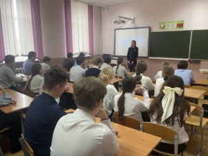 Сотрудники отдела принудительного исполнения Березинского района провели профориентационное мероприятие в ГУО &quot;Средняя школа №2 г. Березино&quot;.
